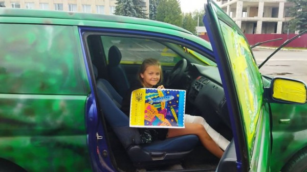 Авторка марки «Українська мрія», продаючи випічку з друзями в Любомлі, зібрала на авто для ЗСУ