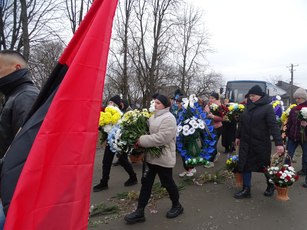 Добровольцем пішов до війська: на Волині попрощалися з Героєм Сергієм Попрійчуком