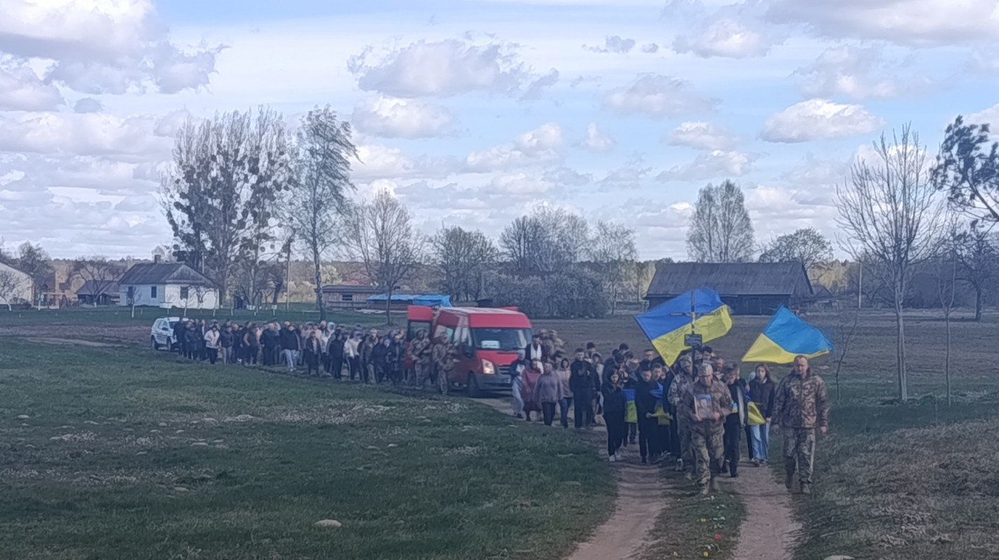 Навіки 41: на Волині в останню земну путь провели Героя Євгена Котельницького, який майже рік вважався зниклим безвісти