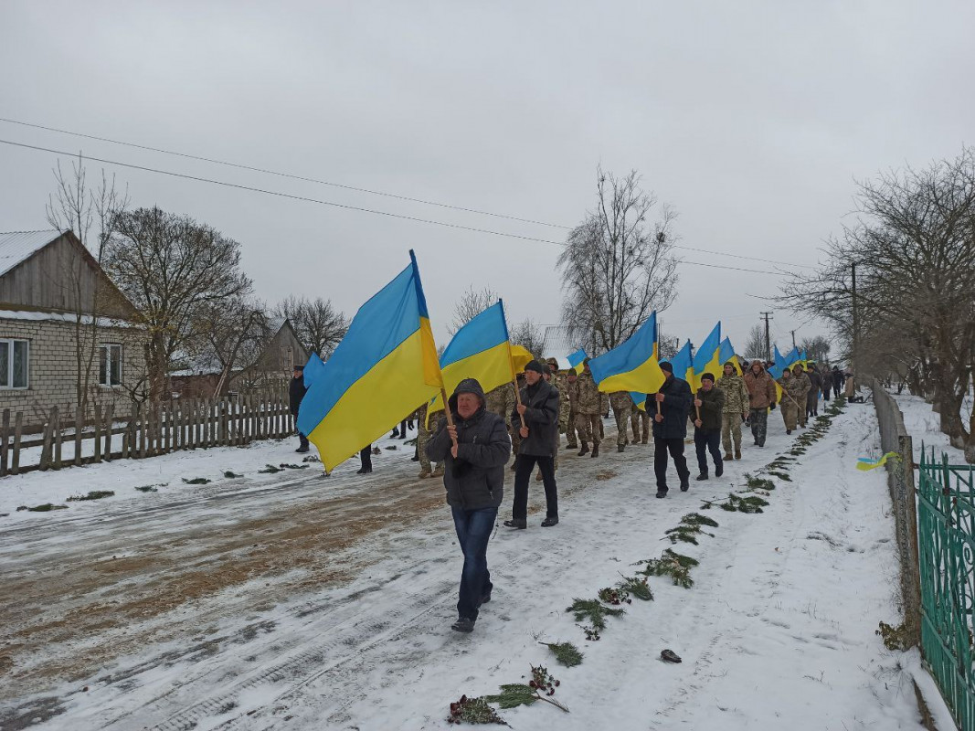 З травня вважався безвісти зниклим: на Волині поховали Героя Василя Саливончика. Фото