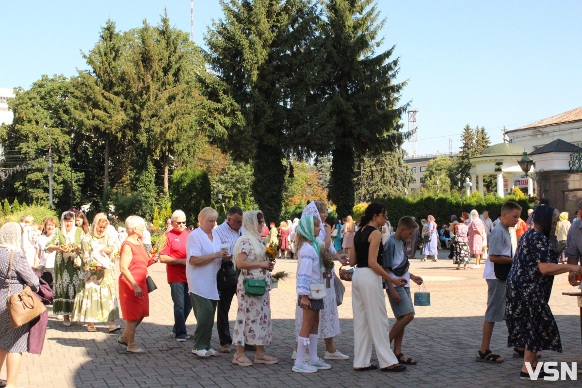 Чи відвідує молодь Луцька храми і що про це думає?