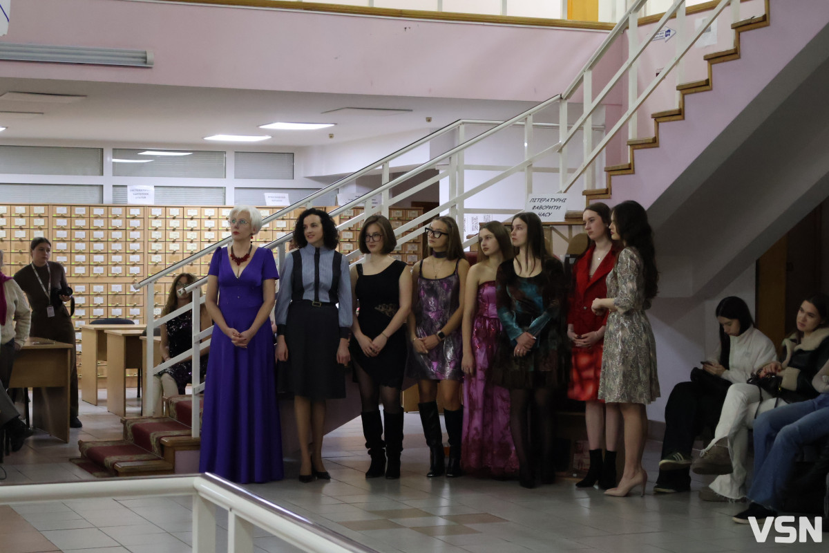 «Намальована надія»: ветеранка війни з Луцька презентувала колекцію суконь