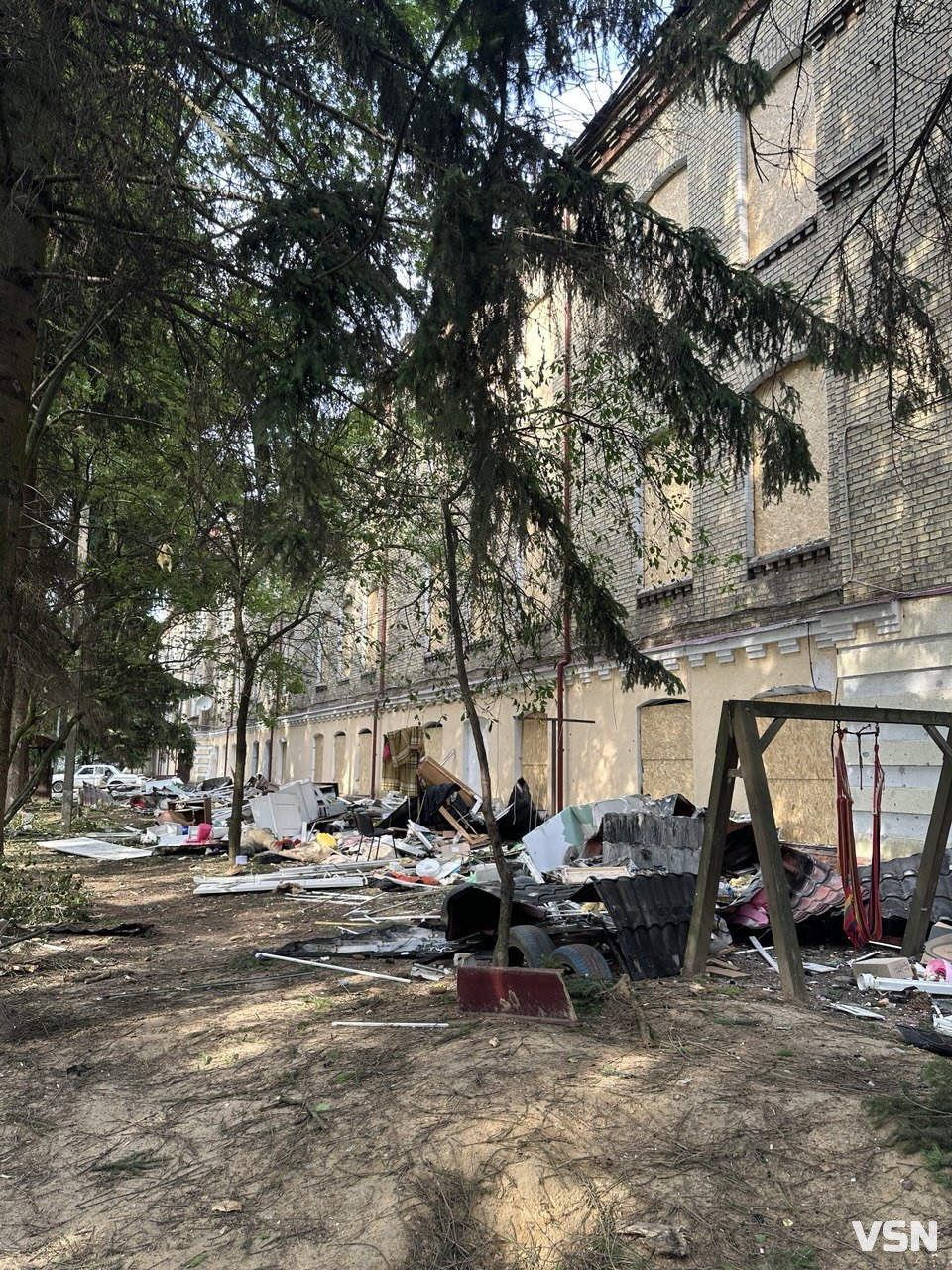 Масована атака на Луцьк: триває ліквідація наслідків російського обстрілу