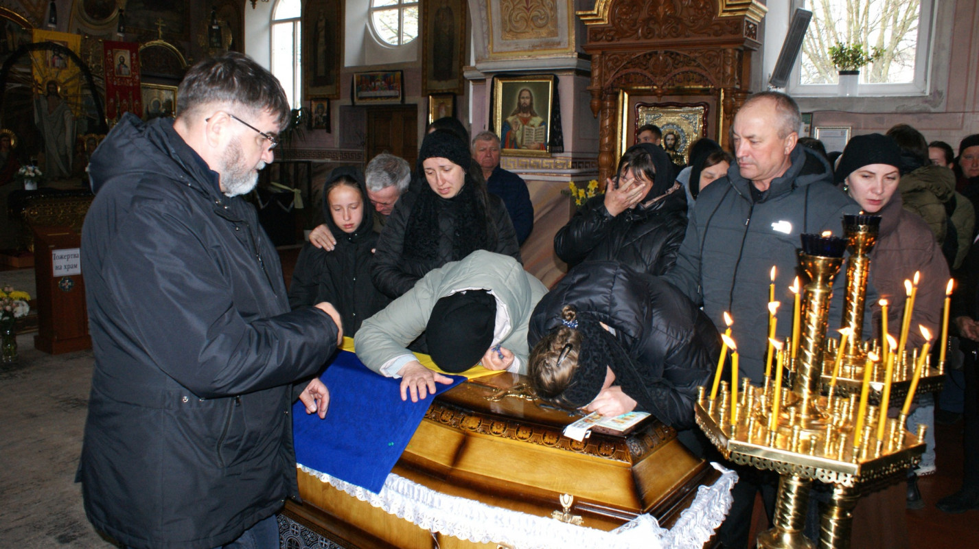 До останнього подиху – за Україну: у Луцькому районі попрощалися з Героєм Сергієм Мандзюком  