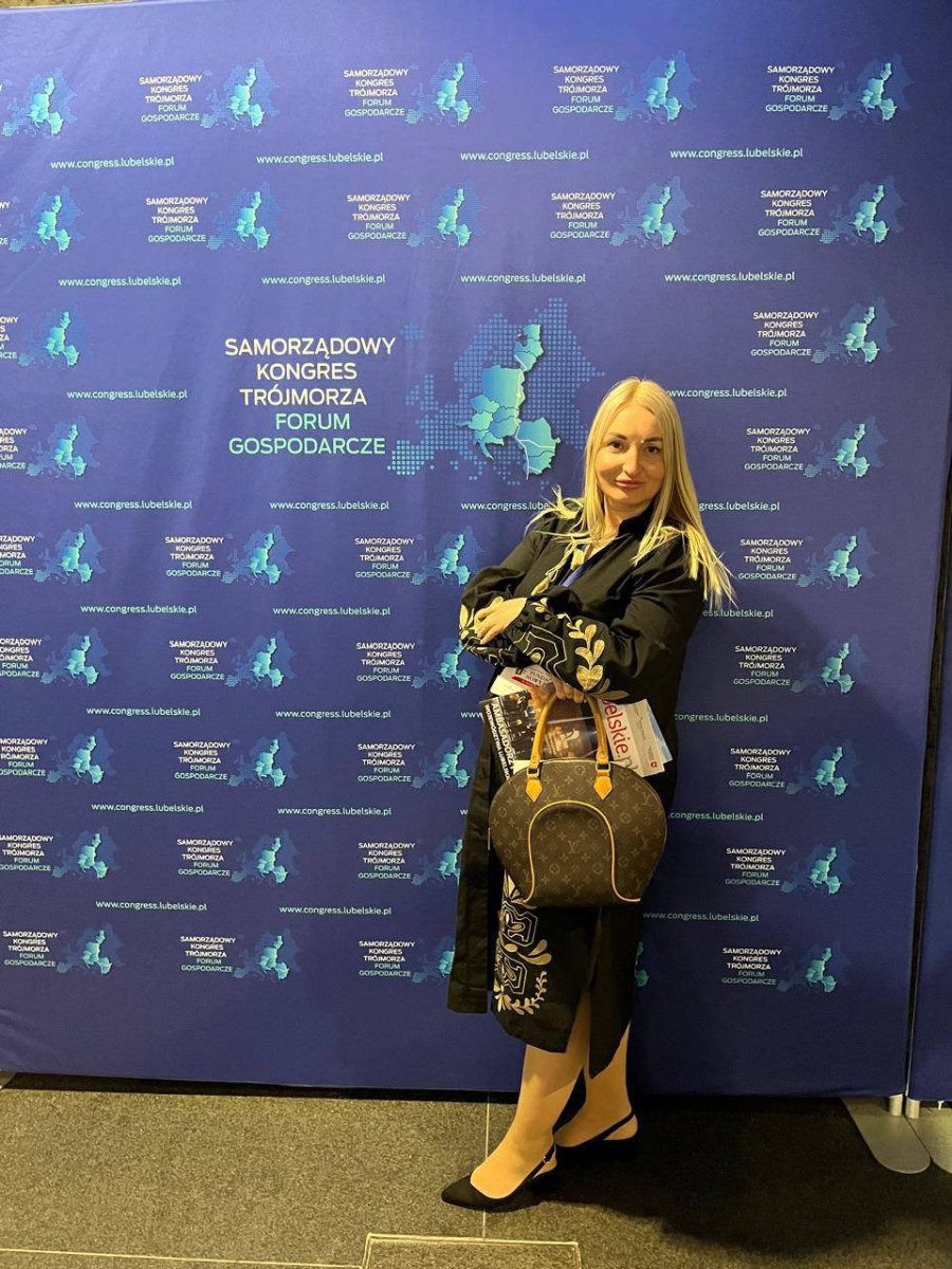«Спали під воротами в спортзалі»: історія волинянки, яка стала порятунком для сотень українців у Польщі