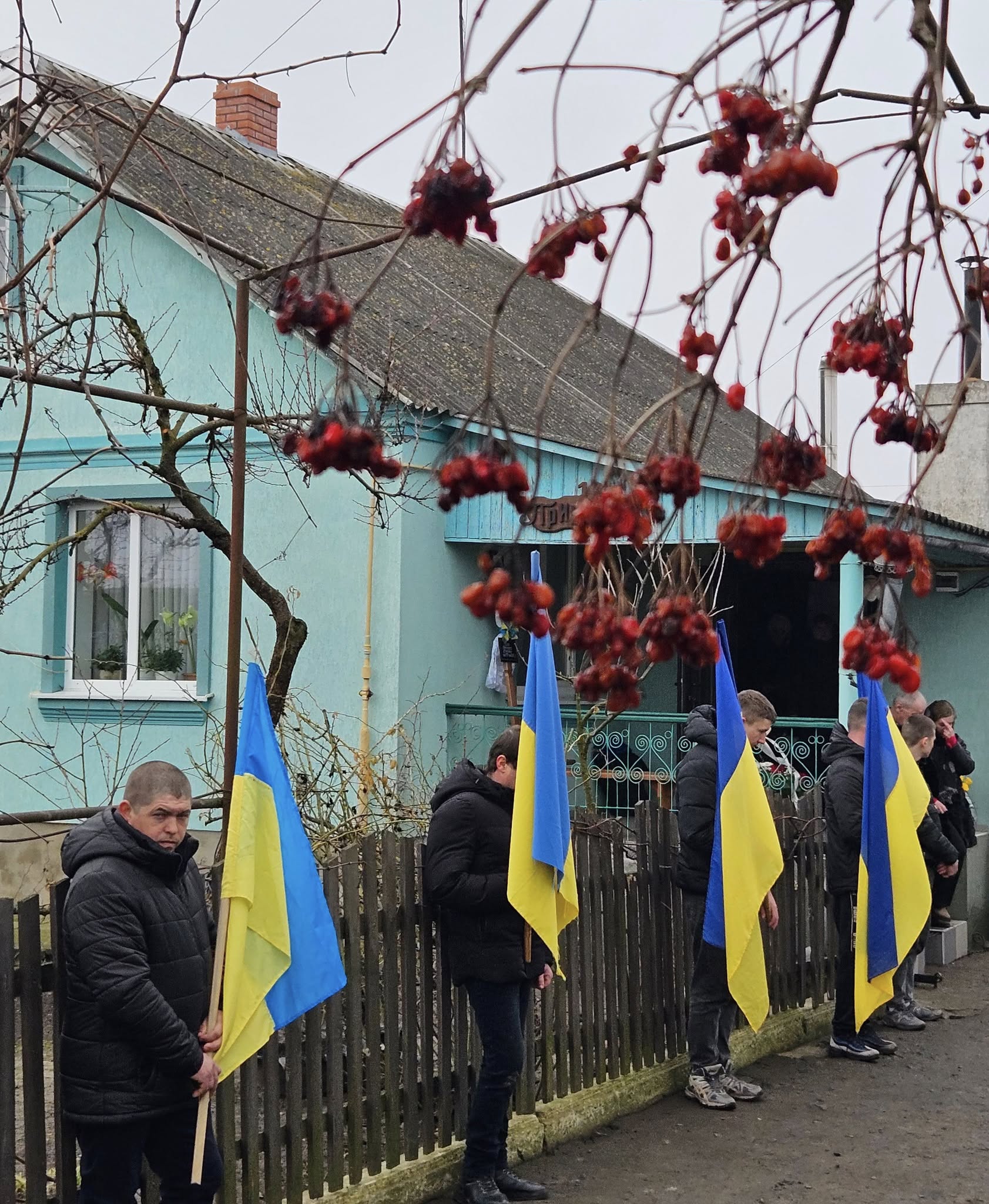 Батьки залишилися без сина, дружина - без опори, діти - без батька: на Волинь «на щиті» востаннє повернувся Герой Володимир Силка