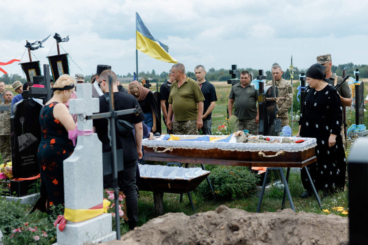 Загинув унаслідок ворожого мінометного обстрілу: на Волині попрощались із Героєм Леонідом Івчуком