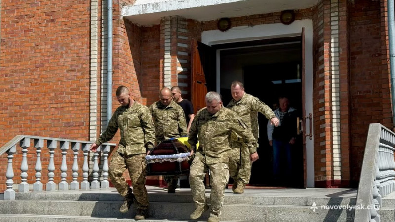 На Волині провели в останню дорогу Героя Андрія Кириченка