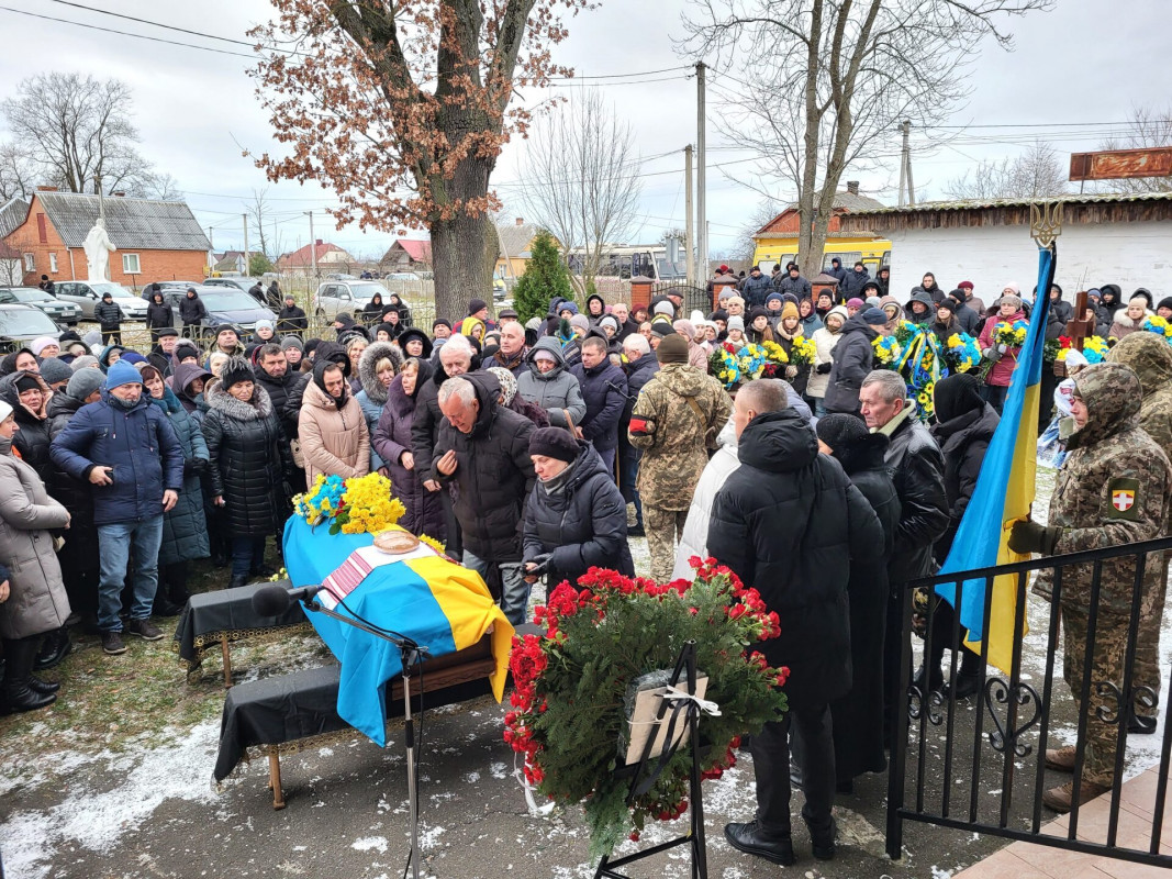 Героїчно загинув в епіцентрі бойових дій: на Волині попрощалися із добровольцем Андрієм Відніком