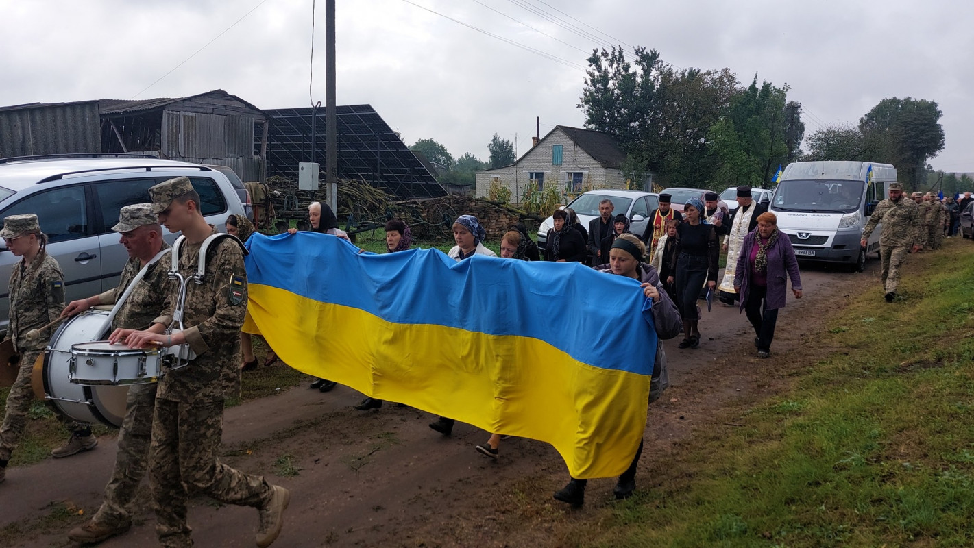 Залишилася дружина, дві доньки та троє онуків: на Волині попрощались з Героєм Василем Дуркотом