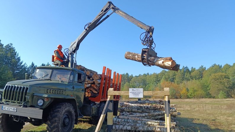 Опалювальний сезон-2025: скільки коштують дрова на Волині