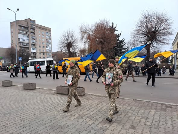 Дві втрати в одні громаді: на Волині попрощалися з Героями Артемом Абрамчуком та Юрієм Гусаром