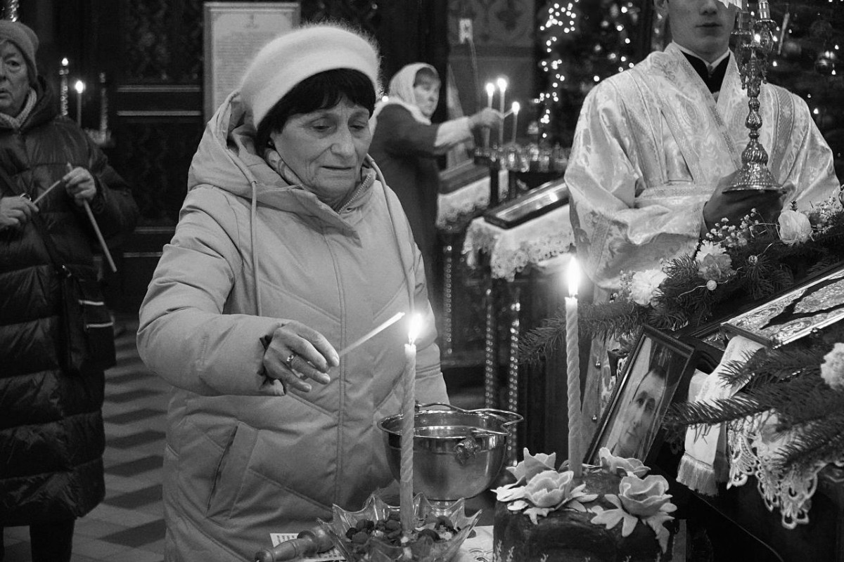 Поруч з домовиною – весільний коровай: волиняни попрощались з Героєм, який понад рік вважався зниклим безвісти