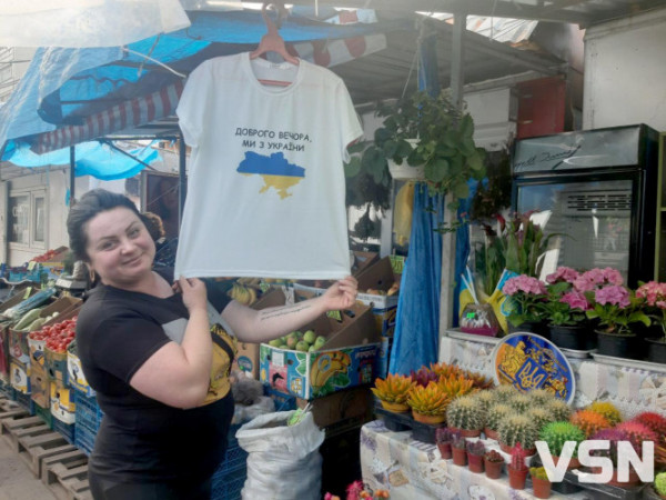 Волонтерка збирає кошти на автівки ЗСУ продажем квітів і хендмейду на ярмарках