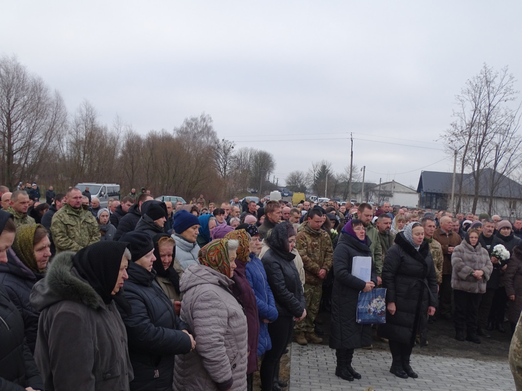 Добровольцем пішов до війська: на Волині попрощалися з Героєм Сергієм Попрійчуком