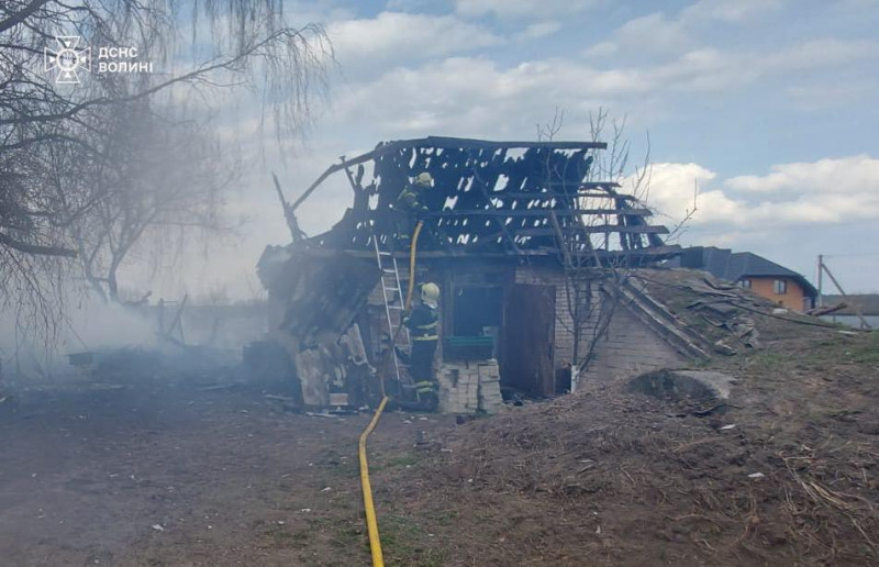 Спалювала сміття і підпалила власну господарську споруду: на Волині оштрафували палійку