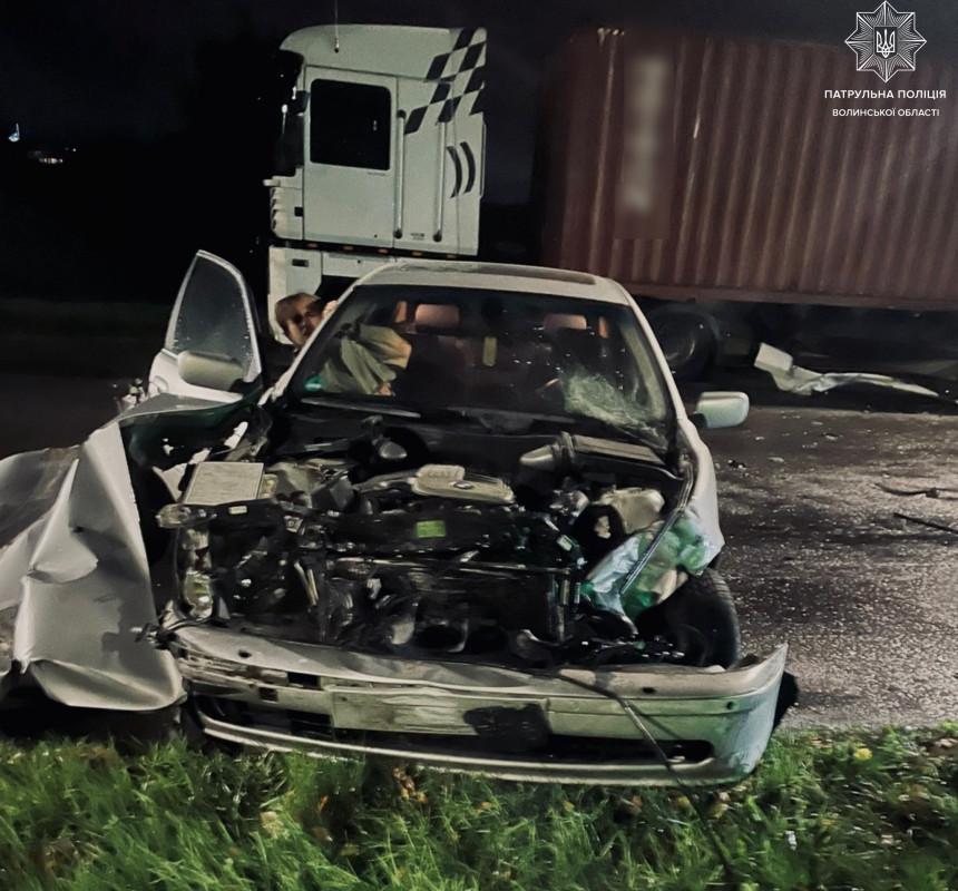 В Луцьку п’яний водій BMW в’їхав у припаркований автомобіль