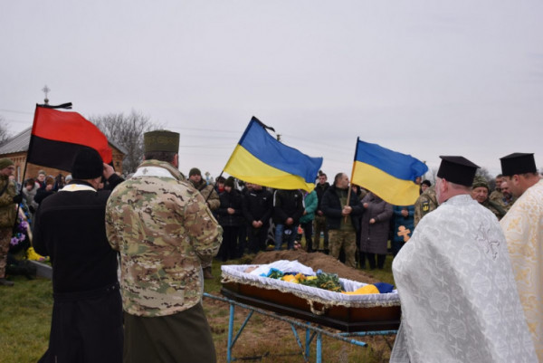 Помер внаслідок важких поранень біля Бахмута: на Волині попрощалися із солдатом Олексієм Аврамуком