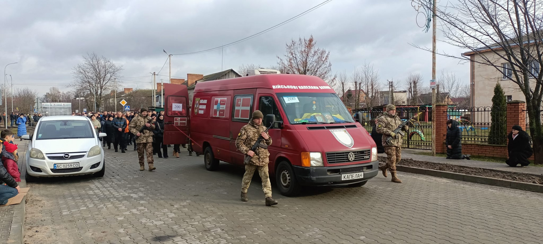 Понад пів року рідні надіялися, що живий: біля Луцька останню шану віддали Герою-розвіднику Роману Мигдалю