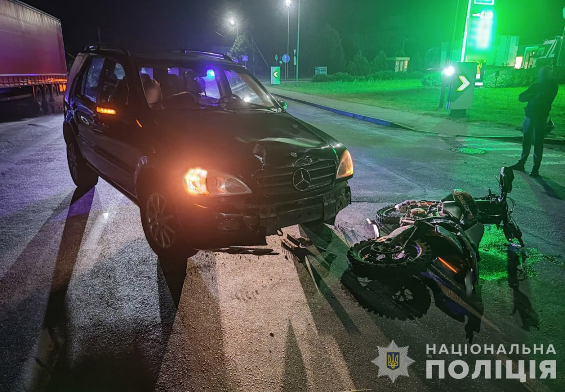 У місті на Волині трапилася аварія: 18-річного мотоцикліста госпіталізували до лікарні