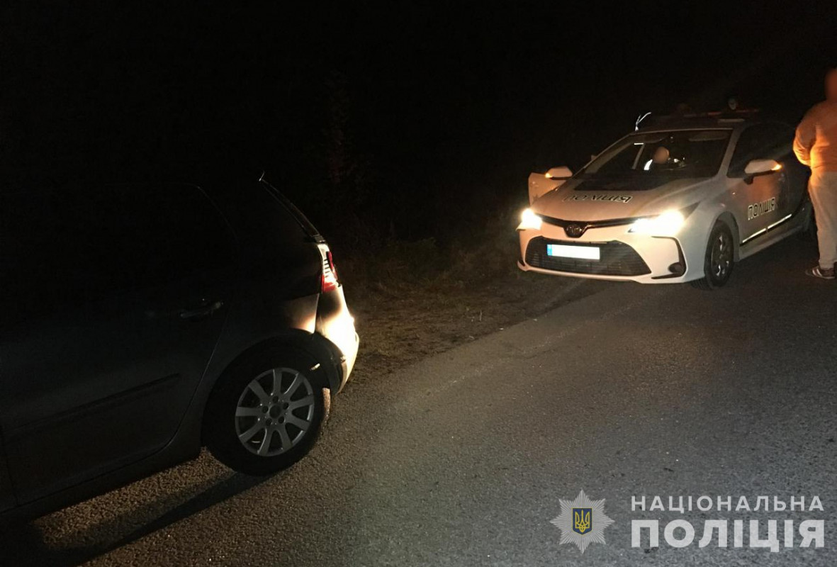 На Волині п'яний водій зіткнувся з автівкою і вдарив поліцейського