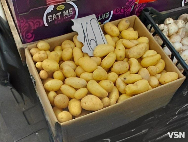 160 грн за кіло: скільки коштує молода картопля у Луцьку