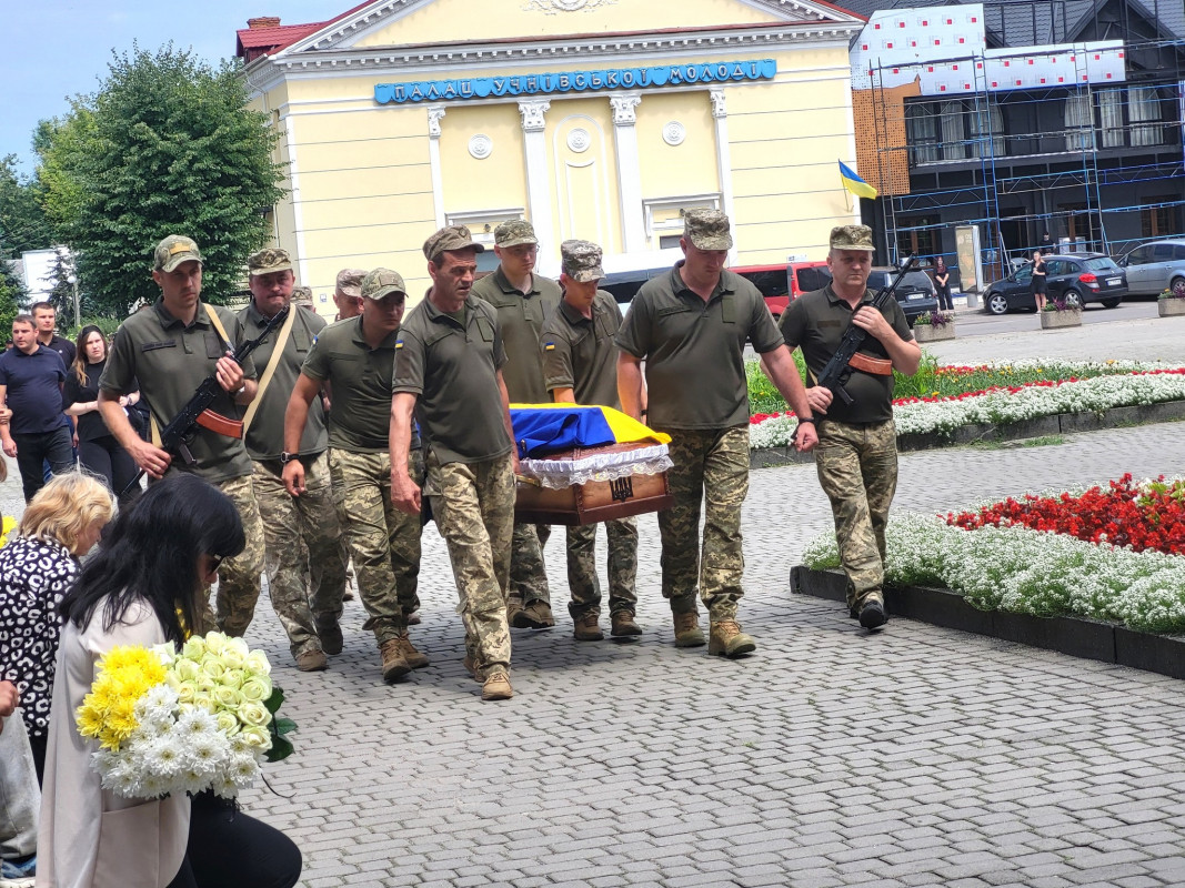 Серце не витримало жахів війни: на Волині попрощались з молодим Героєм Русланом Мазуриком