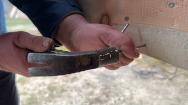 Родинна традиція: як 68-річний волинянин вручну робить човни для всієї України