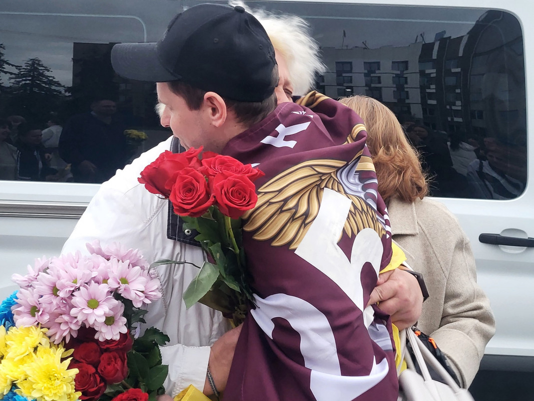 Після півтора року полону додому повернувся Герой з Волині Максим Муха