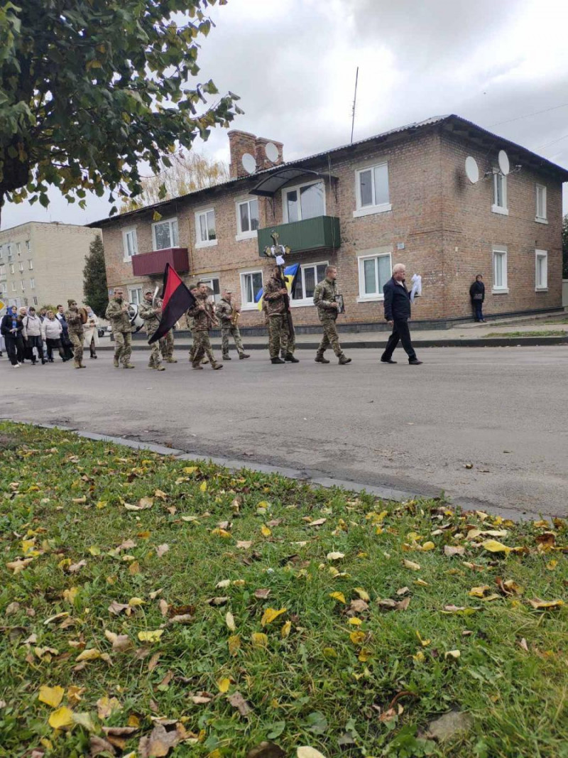 Дружина лишилася молодою вдовою, втратили батька діти: на Волині попрощалися з Героєм Володимиром Ніколайчуком