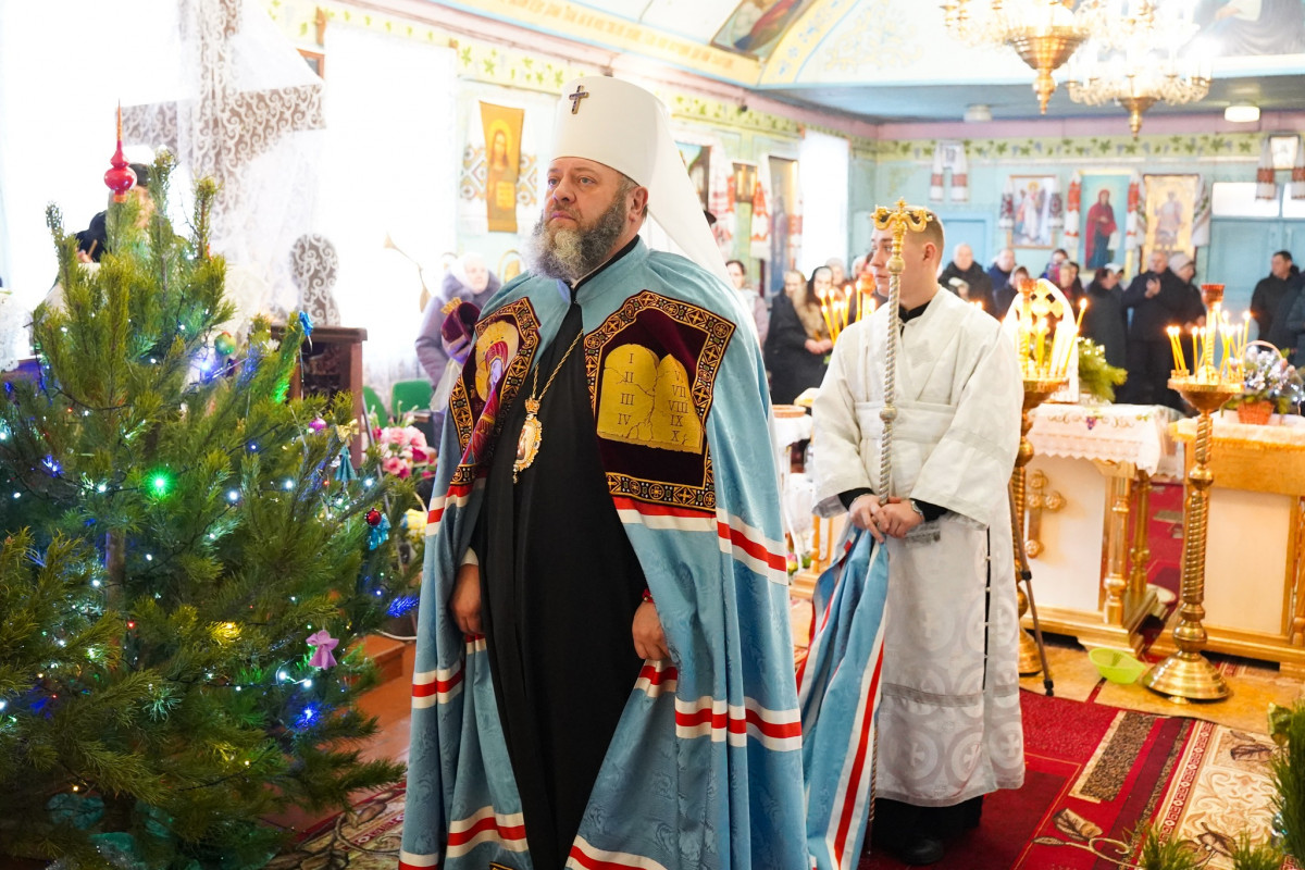 Владика Михаїл очолив празник Михайлівської парафії у Луцьку і нагородив духовенство та парафіян