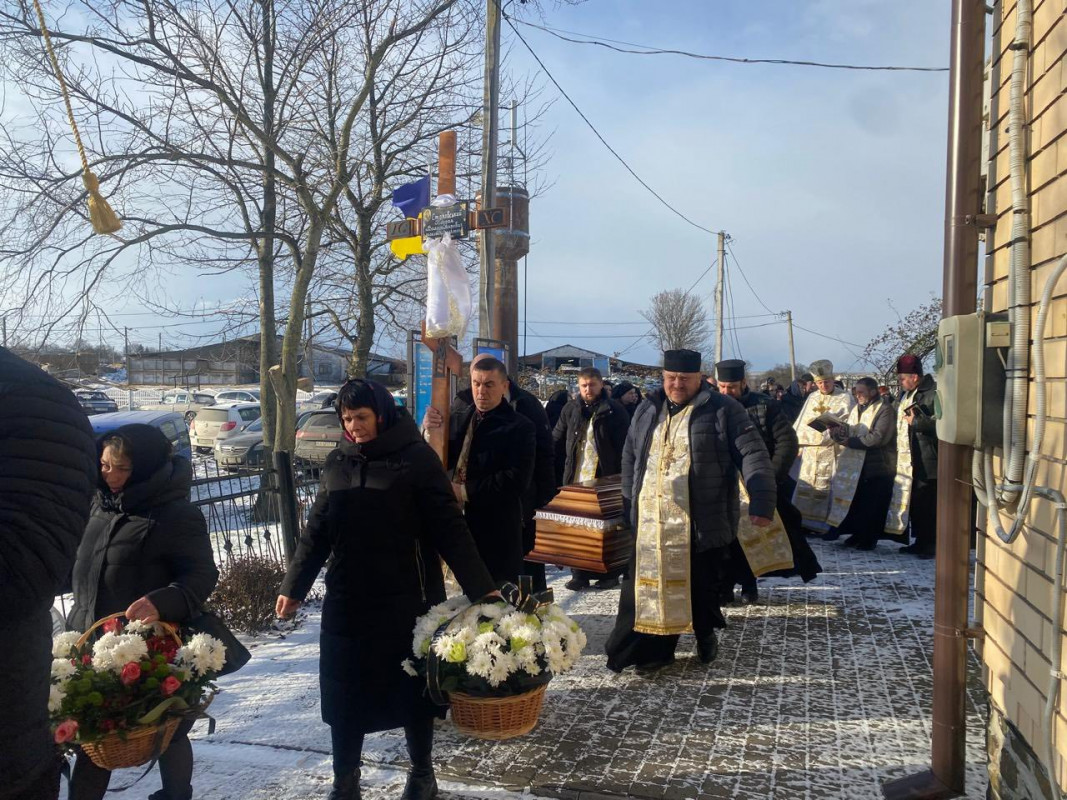 Перший український священник у місті: на Волині поховали протоієрея храму ПЦУ