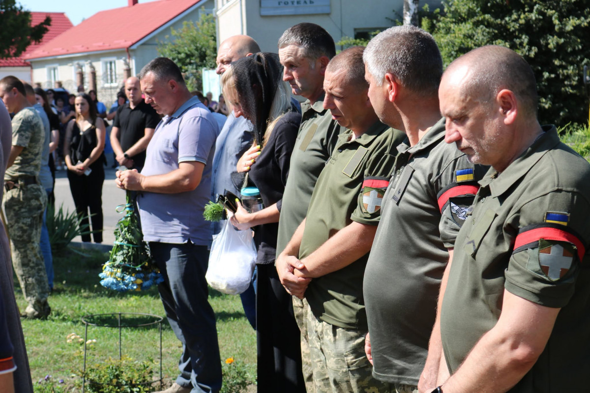 Понад два роки вважався зниклим безвісти: на Волині поховали Героя Дмитра Обозовського