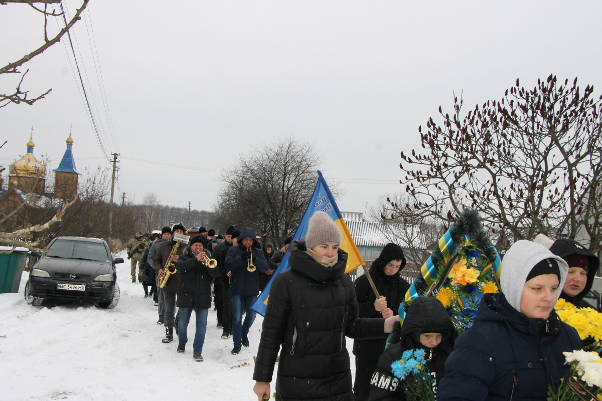 Загинув ще влітку: на Волині все село прийшло на поховання 25-річного Героя Владислава Величка