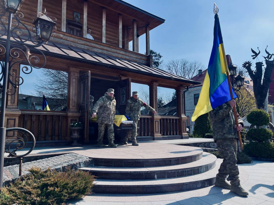 Вісім днів не дожив до 47-річчя: волиняни попрощалися із захисником Олександром Решетюком