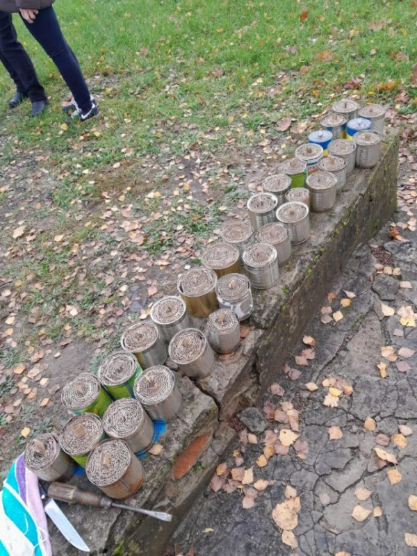 Волинські школярі виготовляли окопні свічки для захисників