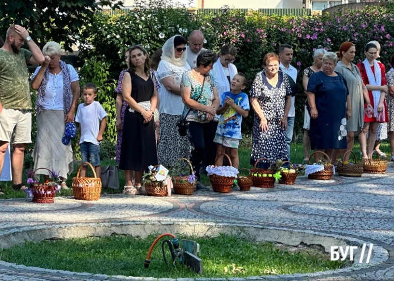 З кошиками до храму: як на Волині відзначають Яблучний Спас