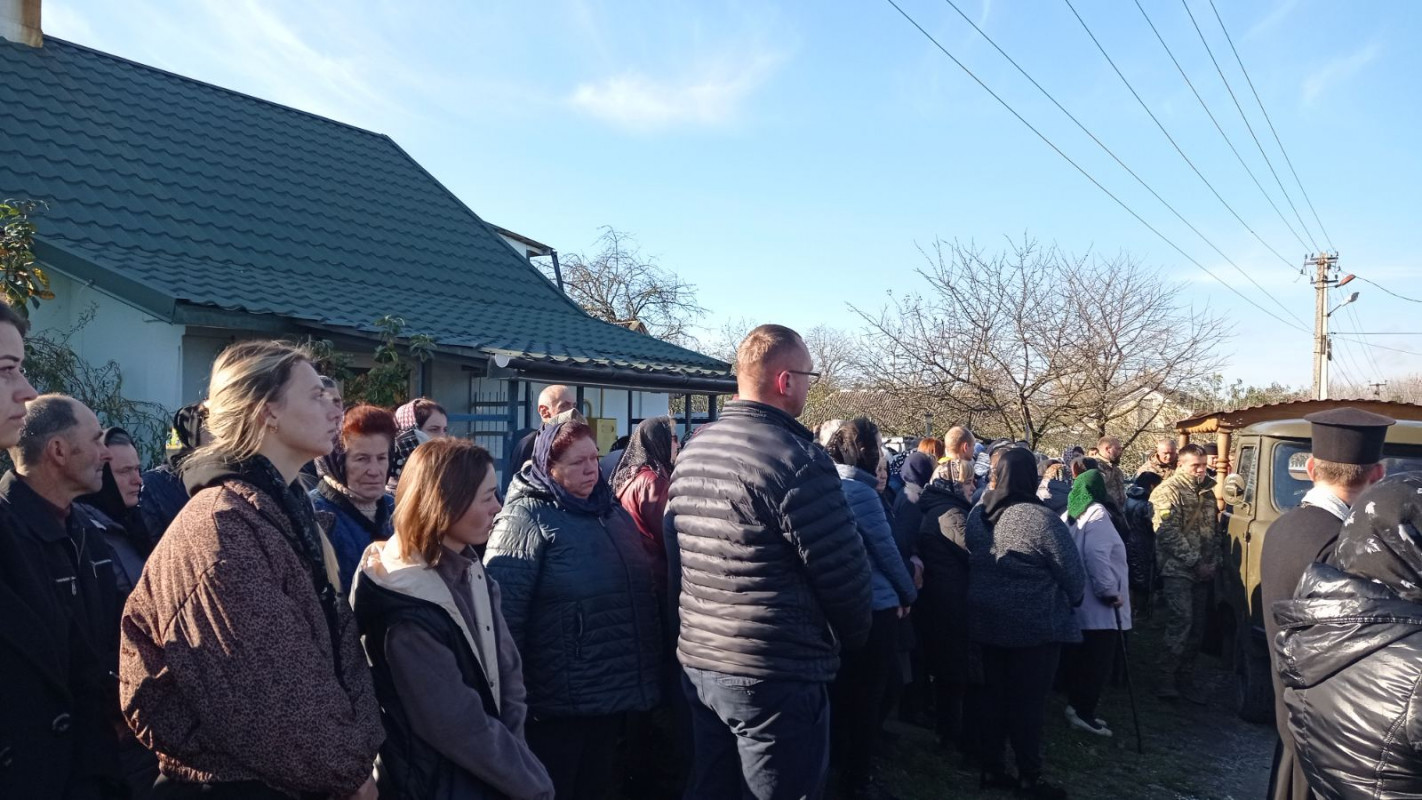 Два тижні тому виповнилося 29: у Луцькому районі все село попрощалося з молодим Героєм Якимом Киричуком. Фото