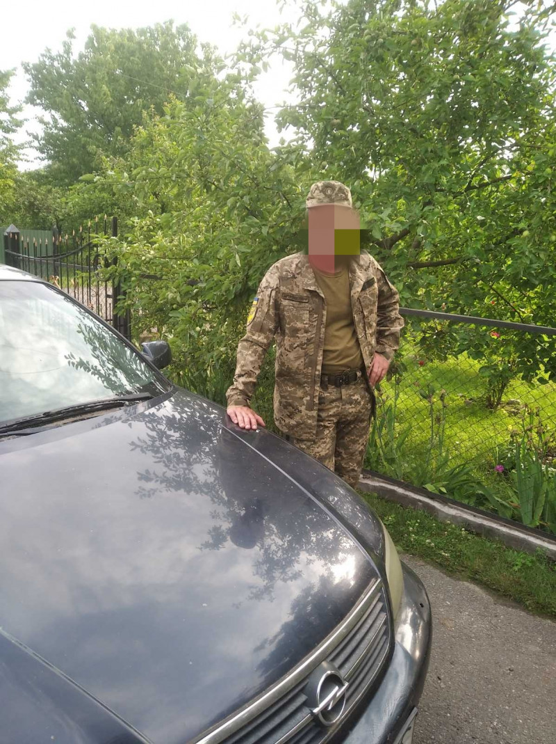 Родина з Волині передала власний автомобіль для потреб ЗСУ