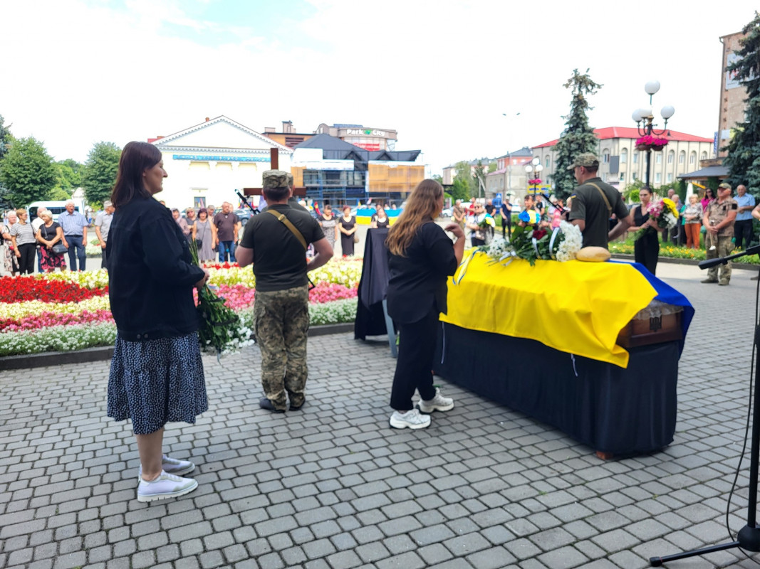 Серце не витримало жахів війни: на Волині попрощались з молодим Героєм Русланом Мазуриком