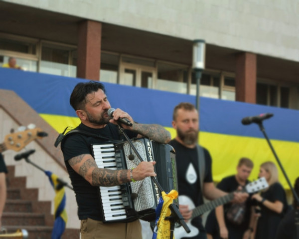 «Моє серце - сталь, моя кров - Азов»: Kozak System заспівали у Луцьку