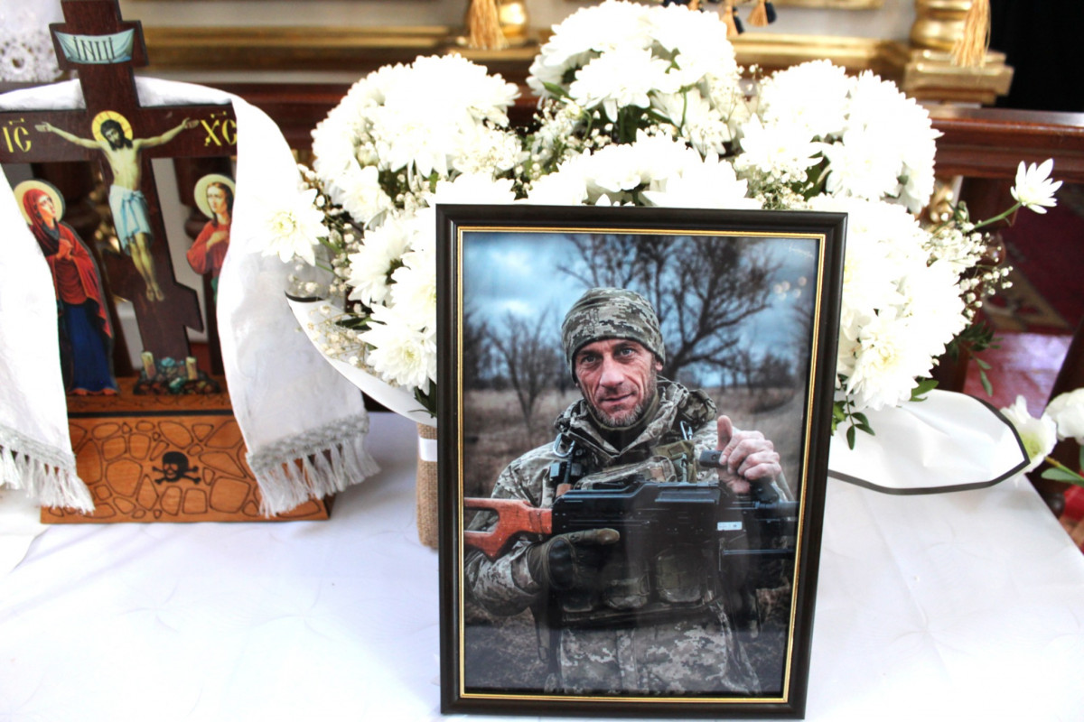Рік і три місяці вважався зниклим безвісти: на Волині в останню земну путь провели Героя Павла Герасимчука