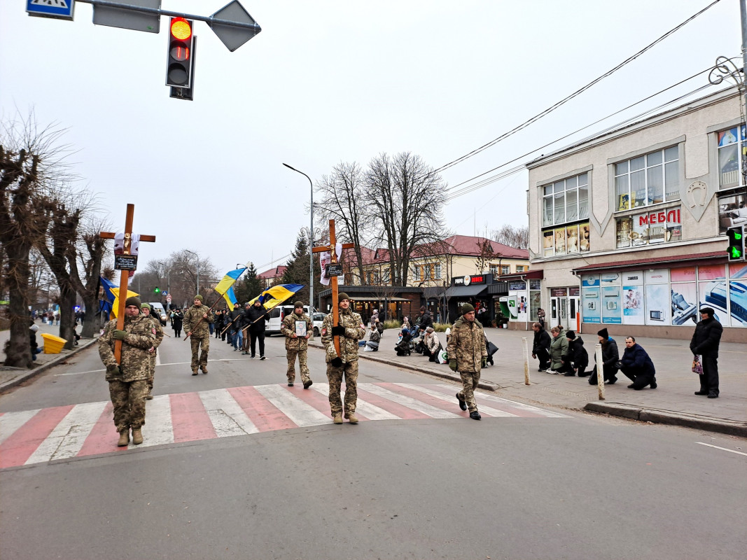 Дві втрати в одні громаді: на Волині попрощалися з Героями Артемом Абрамчуком та Юрієм Гусаром