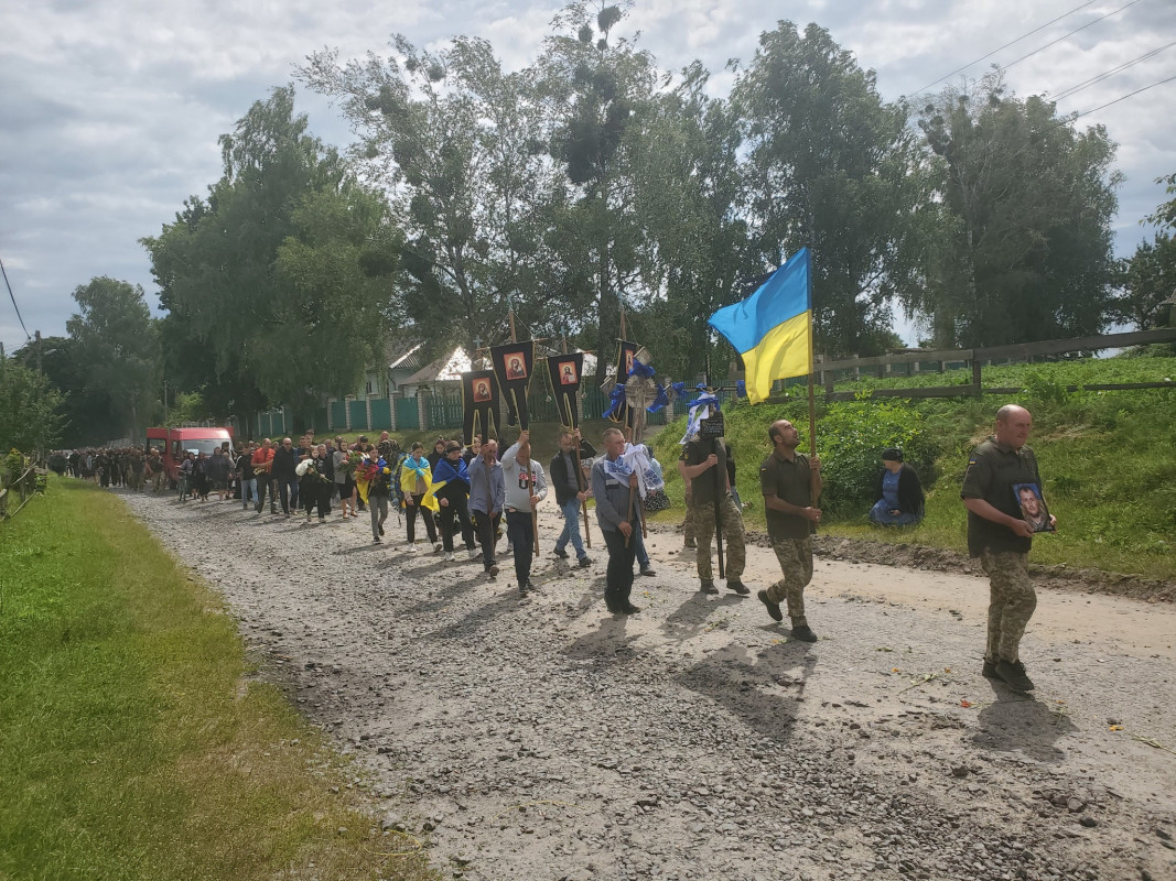 Дві доньки втратили батька: на Волині попрощалися з Героєм Владиславом Герасименком, який поліг на війні понад півтора року тому