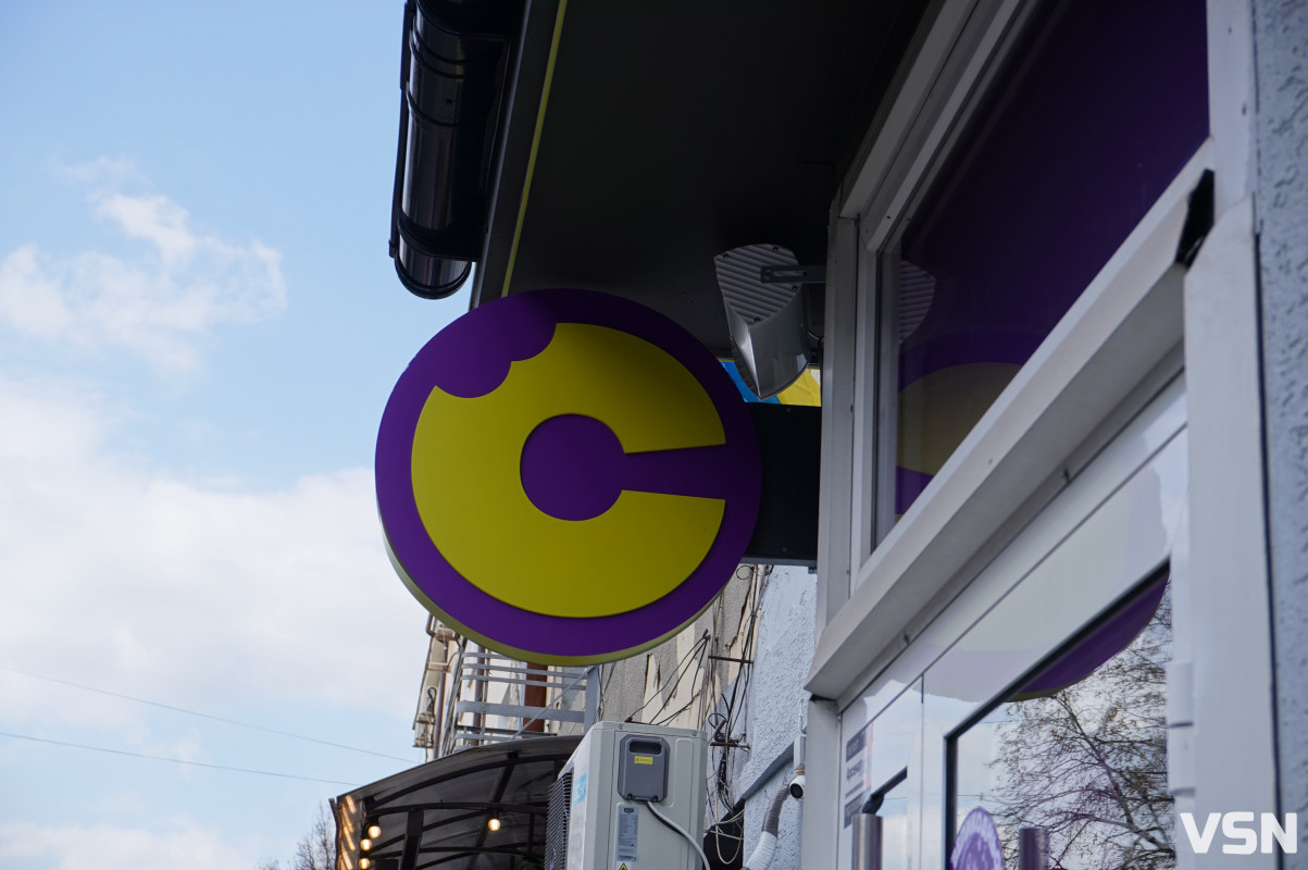 Через атаку дронів у Луцьку значно пошкоджено склади «Сімі» та «Сім23»: волинян просять підтримати мережу