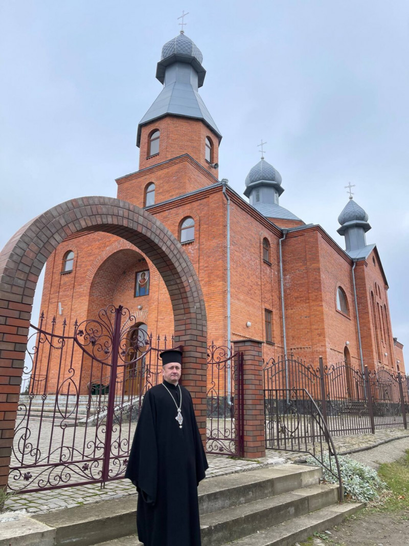 Під час кожного богослужіння моляться за воїнів: отець Роман 25 років є духовним наставником у храмі Луцького району