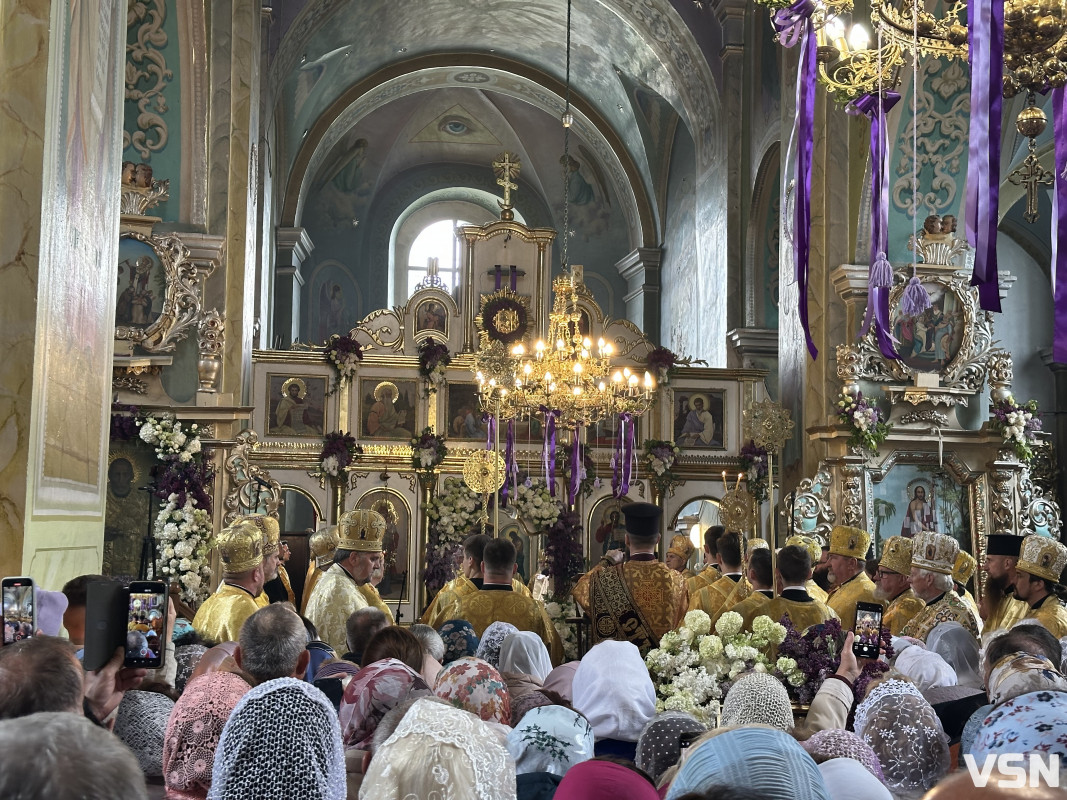 Сотні вірян прийшли на святкову літургію в Жидичинський монастир, яку очолив предстоятель ПЦУ Епіфаній