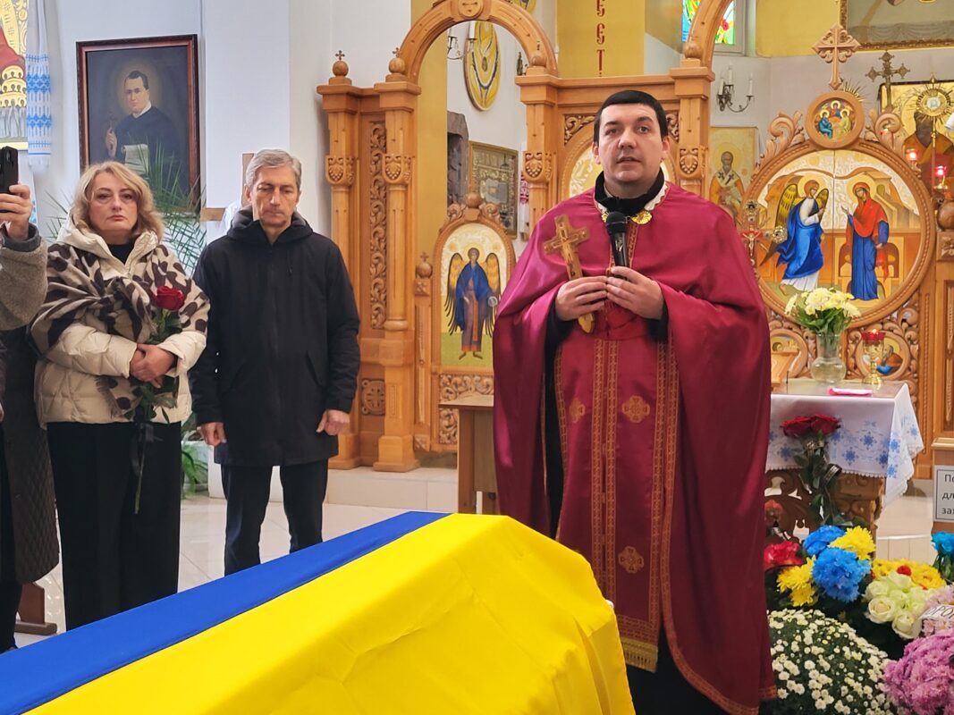 Загинув, рятуючи побратима: на Волині поховали сапера Віктора Савчука, який загинув на Курщині