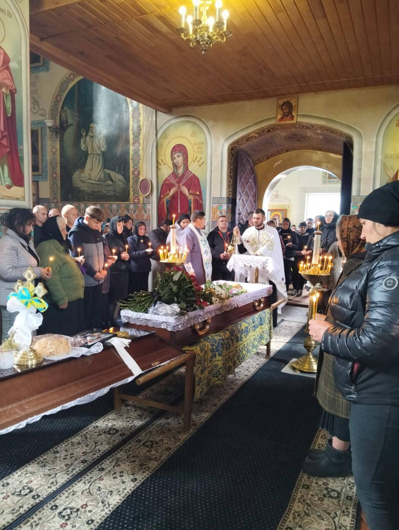 Життя обірвалось внаслідок важких поранень: на Волині попрощались з Героєм Володимиром Андрійчуком