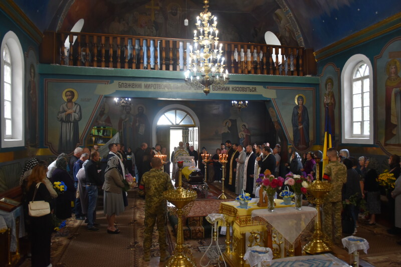 Загинув понад 10 місяців тому: у Луцькій громаді попрощались з Героєм Костянтином Ризванюком